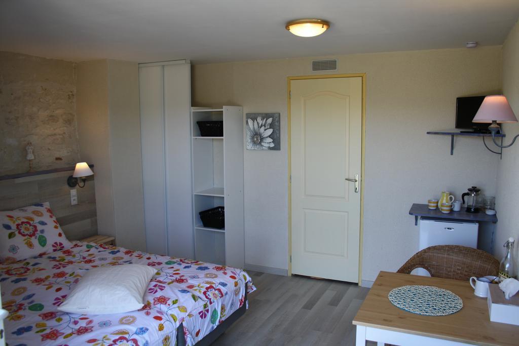 La Perle Du Lot Bed & Breakfast Castelnau-Montratier Oda fotoğraf